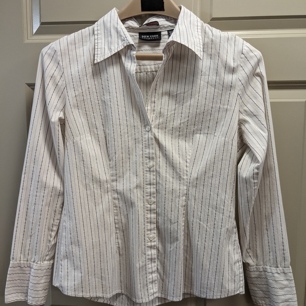 New York & Company City Stretch Shirt- size large - Picture 3 of 17
